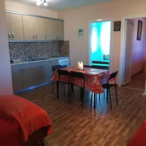 Apartament Farma Giannis, Sarti