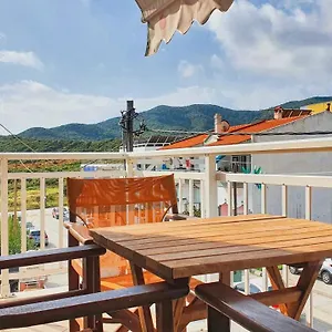 Pensiune Pirofani, Sarti