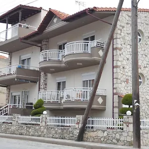 Apartament George Giov, Sarti